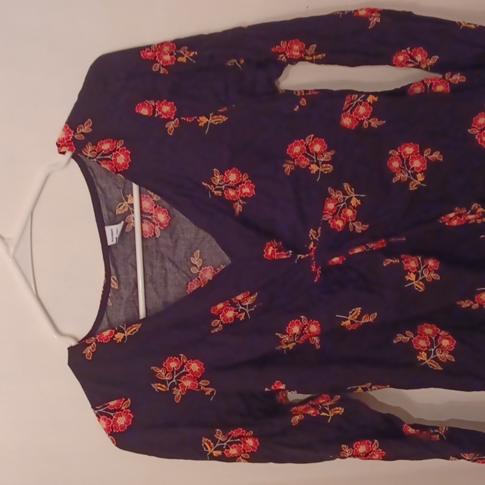 Old Navy maternity top size small